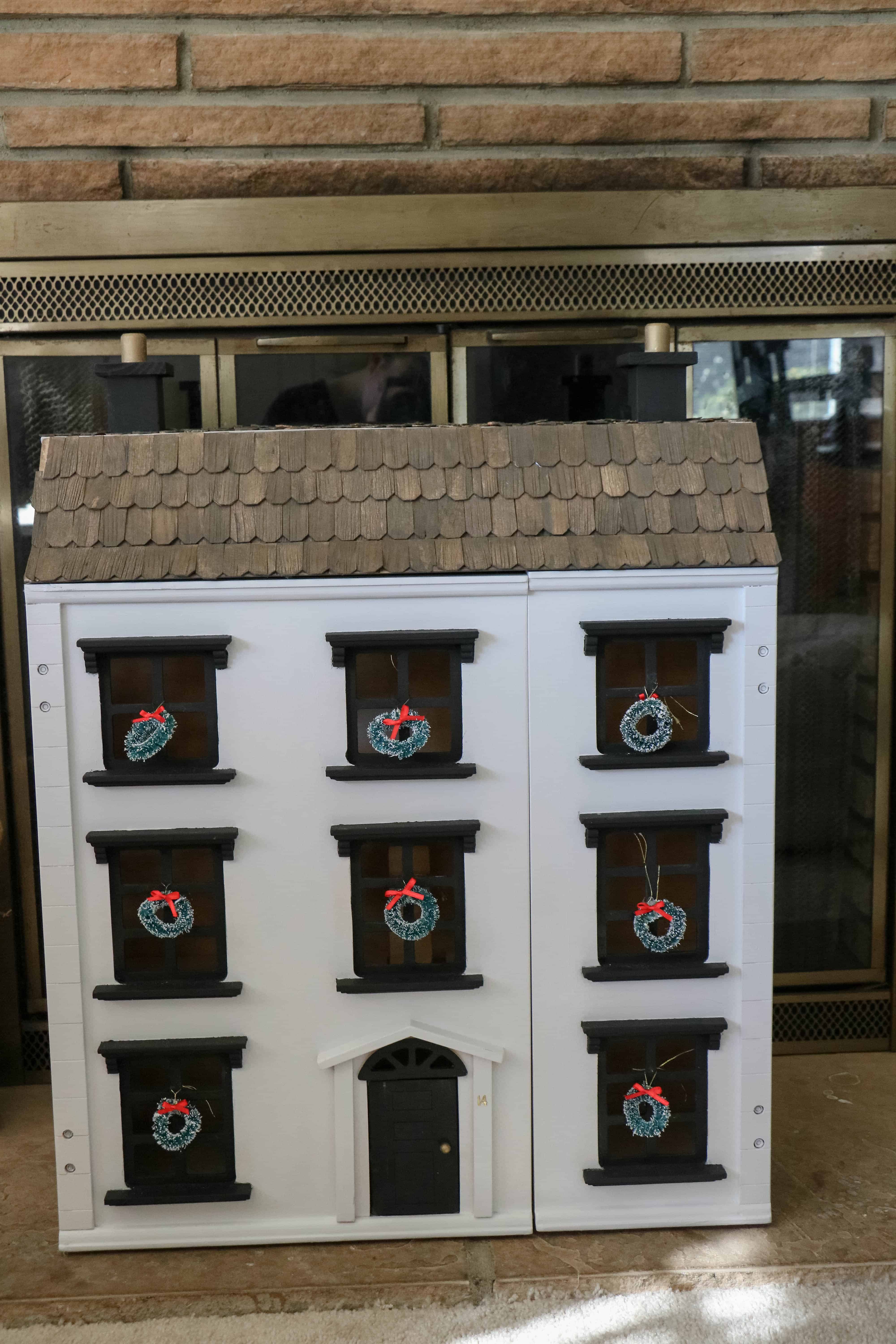 Handmade Holiday|DIY Dollhouse